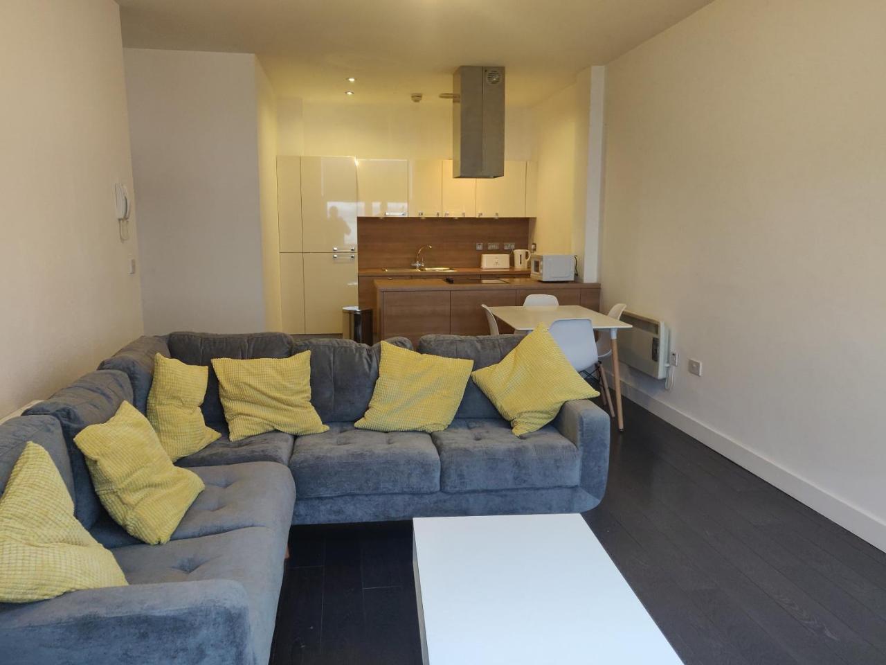 Canal Side Apartment By Serviced Living Liverpool Bagian luar foto