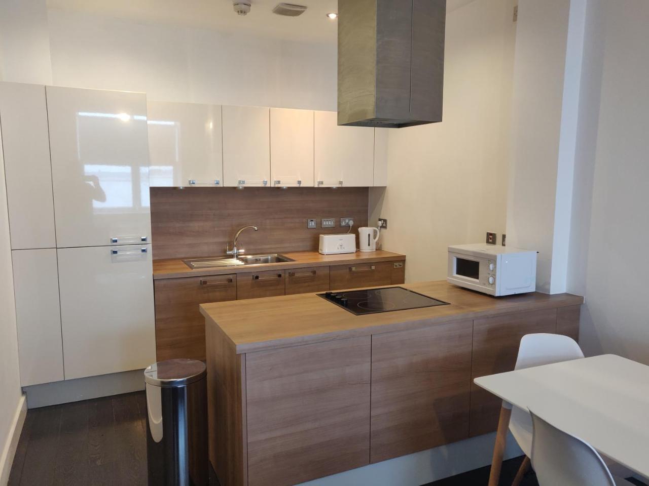 Canal Side Apartment By Serviced Living Liverpool Bagian luar foto