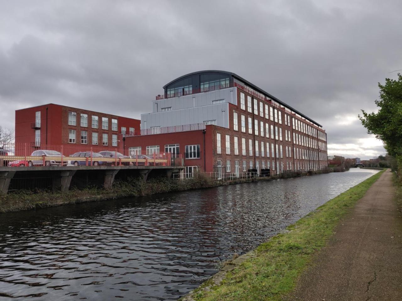Canal Side Apartment By Serviced Living Liverpool Bagian luar foto