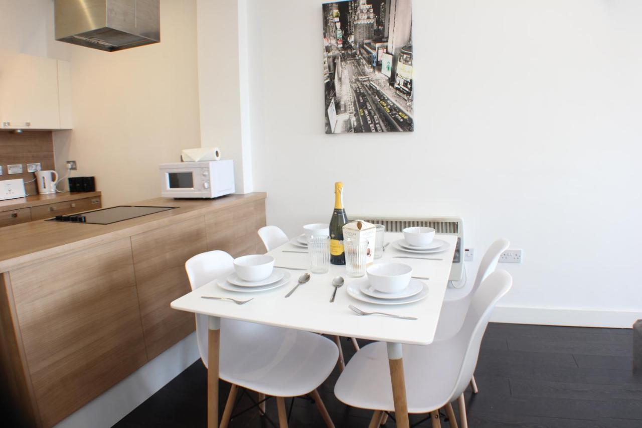 Canal Side Apartment By Serviced Living Liverpool Bagian luar foto